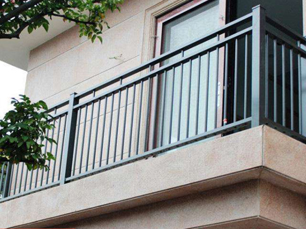 陽(yáng)臺(tái)圍欄多少錢(qián)一米? 陽(yáng)臺(tái)圍欄多少錢(qián)一米?