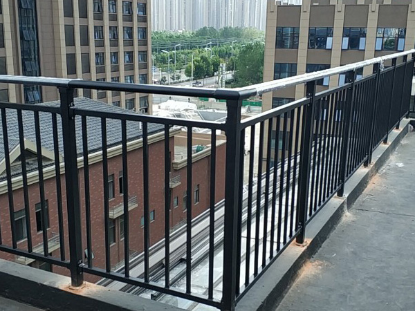 選購陽臺護欄有哪些注意事項? 選購陽臺護欄有哪些注意事項?