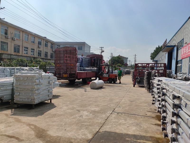 金用護欄2020年7月20日鋅鋼陽臺欄桿裝車發貨！