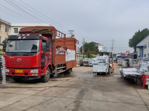 金用護欄2020年7月25日鋅鋼陽臺護欄裝車發貨！