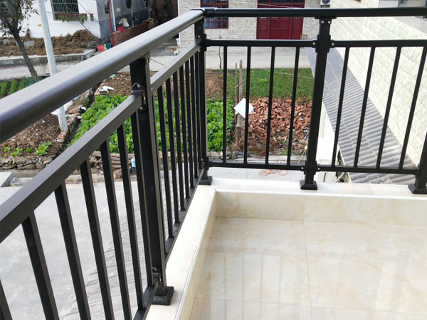 陽(yáng)臺(tái)護(hù)欄種類分類