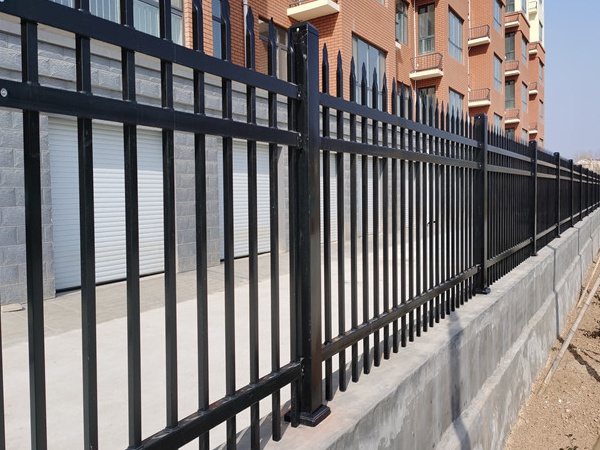 安徽鋅鋼護(hù)欄廠家哪家好？