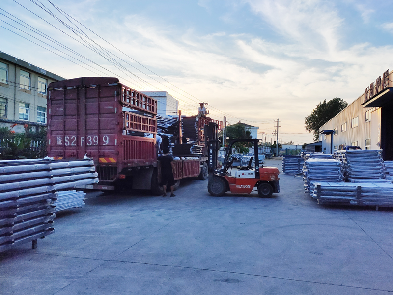 金用護欄2020年8月16日鋅鋼陽臺護欄裝車發(fā)貨! 金用護欄2020年8月16日鋅鋼陽臺護欄裝車發(fā)貨!