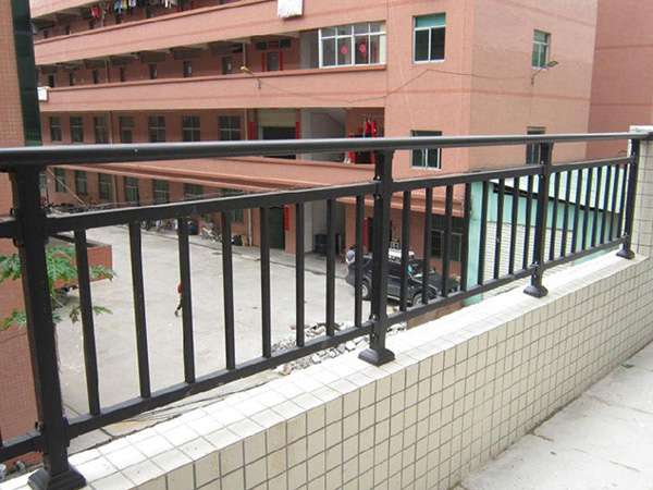 陽臺護(hù)欄清潔技巧 陽臺護(hù)欄清潔技巧