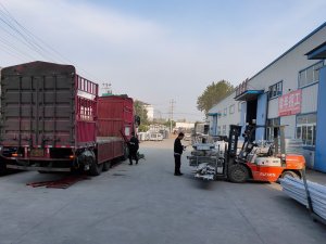 金用護(hù)欄2020年10月21日鋅鋼陽臺護(hù)欄裝車發(fā)貨！