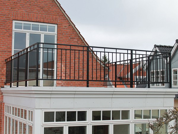 陽臺護欄價格多少錢一米? 陽臺護欄價格多少錢一米?