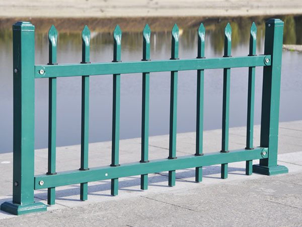 鋅鋼護欄為什么不容易生銹？