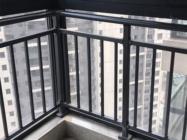 鋅鋼護(hù)欄由哪些部分組成? 鋅鋼護(hù)欄由哪些部分組成?