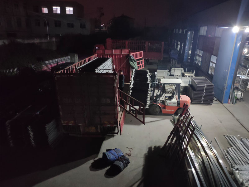 金用護欄2020年12月4日鋅鋼陽臺護欄發(fā)貨! 金用護欄2020年12月4日鋅鋼陽臺護欄發(fā)貨!