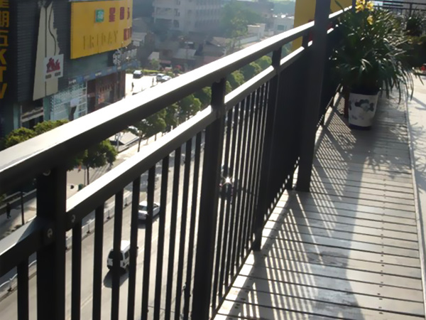 鋅鋼護欄好還是不銹鋼護欄好？