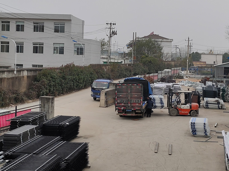 金用護(hù)欄2020年12月11日鋅鋼圍墻護(hù)欄發(fā)貨! 金用護(hù)欄2020年12月11日鋅鋼圍墻護(hù)欄發(fā)貨!