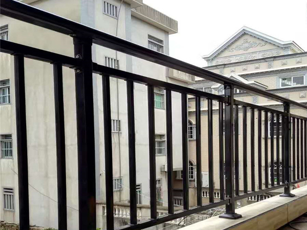 陽(yáng)臺(tái)護(hù)欄哪家價(jià)格便宜? 陽(yáng)臺(tái)護(hù)欄哪家價(jià)格便宜?
