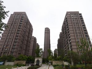 合肥高速時(shí)代城小區(qū)空調(diào)護(hù)欄、樓梯扶手定制