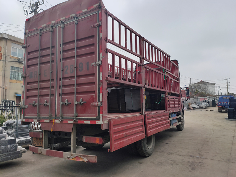 金用護欄2021年3月12日鋁合金百葉窗發貨！