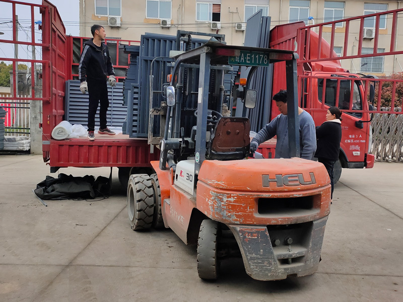 金用護欄2021年4月2日鋁合金百葉窗發貨! 金用護欄2021年4月2日鋁合金百葉窗發貨!