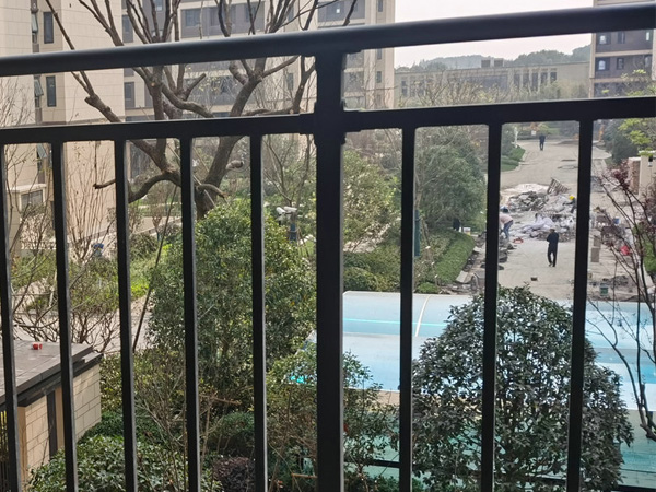 鋅鋼陽臺護欄和鐵藝陽臺護欄誰更值得選擇？