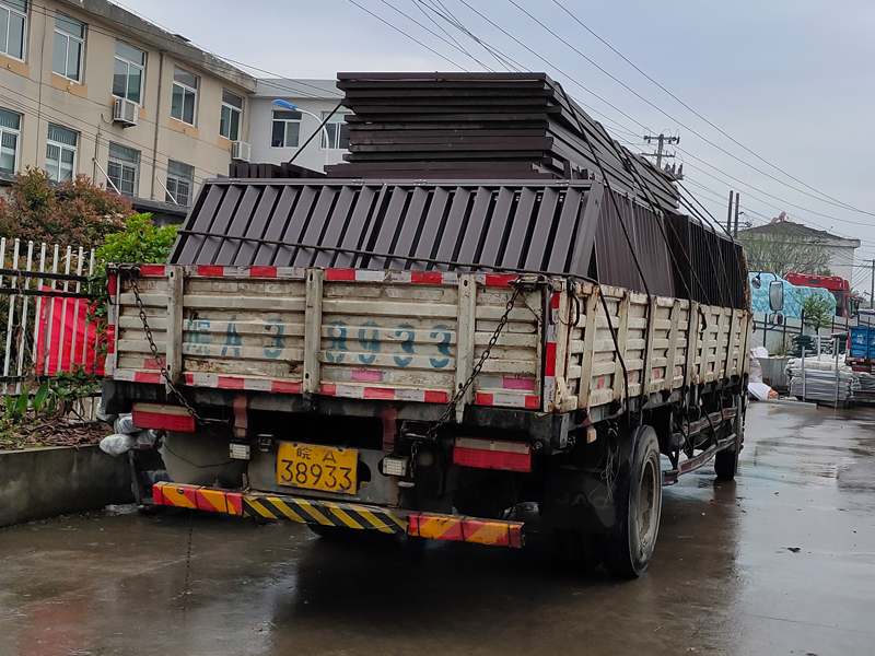 金用護(hù)欄2021年4月21日鋁合金百葉窗發(fā)貨！