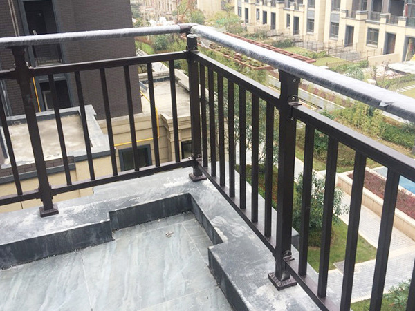 鋅鋼陽臺護欄質量檢查辨別方法 鋅鋼陽臺護欄質量檢查辨別方法