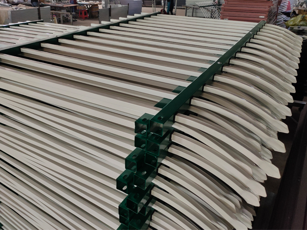 圍墻護(hù)欄能用多久? 圍墻護(hù)欄能用多久?