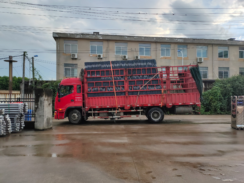 金用護(hù)欄2021年8月20日鋅鋼百葉窗發(fā)貨！