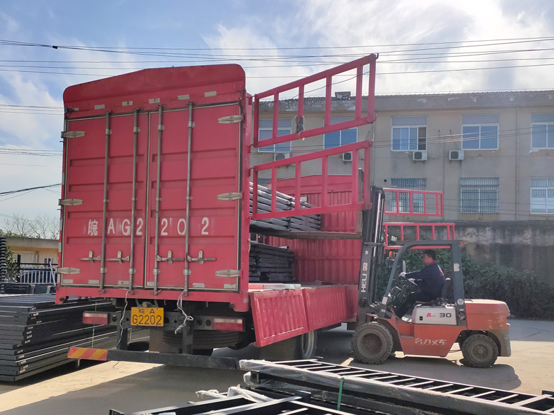 金用護欄2021年11月13日鋅鋼陽臺護欄發(fā)貨! 金用護欄2021年11月13日鋅鋼陽臺護欄發(fā)貨!