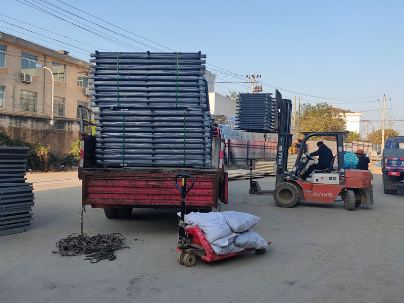 金用護欄2021年12月2日鋁合金陽臺護欄發貨! 金用護欄2021年12月2日鋁合金陽臺護欄發貨!