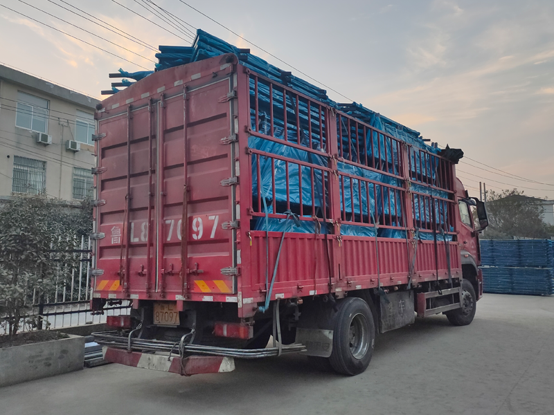 金用護欄2021年12月23日鋅鋼樓梯欄桿裝車發(fā)貨! 金用護欄2021年12月23日鋅鋼樓梯欄桿裝車發(fā)貨!