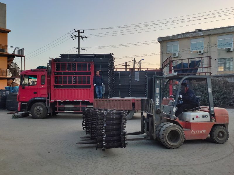 金用護欄2021年12月25日鋅鋼護窗欄桿裝車發(fā)貨! 金用護欄2021年12月25日鋅鋼護窗欄桿裝車發(fā)貨!