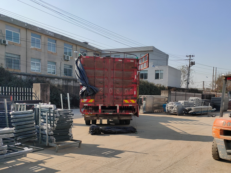 金用護欄2022年1月4日鋅鋼百葉窗裝車發貨！