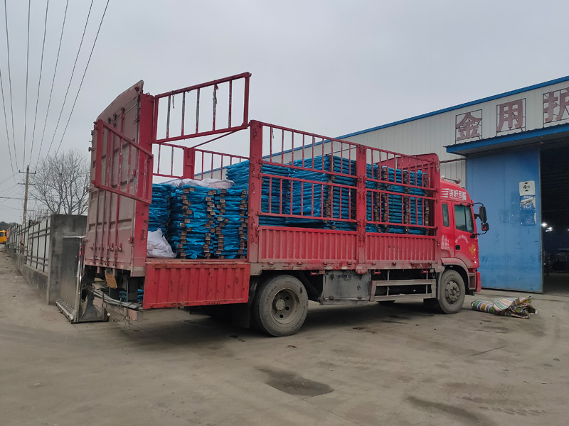 金用護欄2022年1月5日鋅鋼陽臺欄桿裝車發(fā)貨！