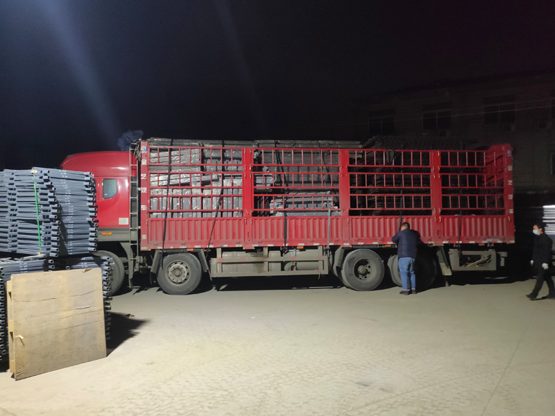 金用護(hù)欄2022年1月8日鋅鋼圍墻護(hù)欄裝車發(fā)貨! 金用護(hù)欄2022年1月8日鋅鋼圍墻護(hù)欄裝車發(fā)貨!