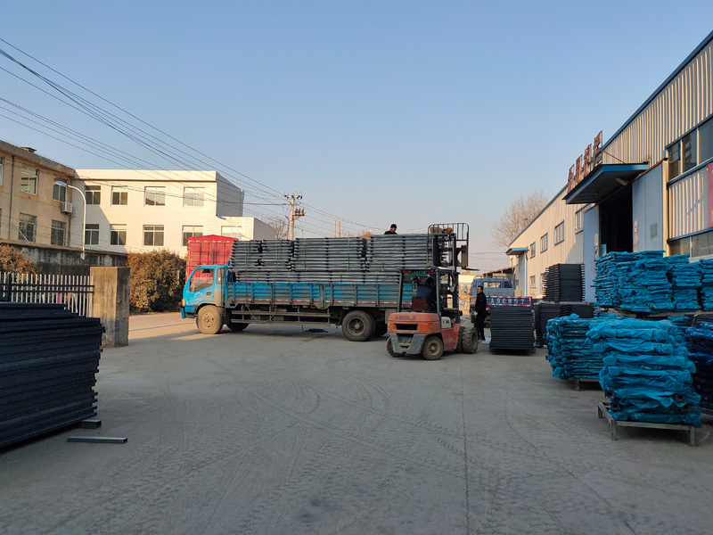 金用護欄2022年1月11日鋅鋼空調欄桿裝車發(fā)貨! 金用護欄2022年1月11日鋅鋼空調欄桿裝車發(fā)貨!