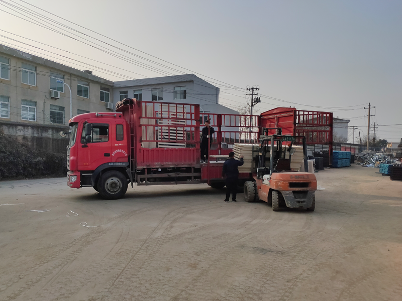 金用護欄2022年1月19日鋅鋼百葉窗裝車發貨! 金用護欄2022年1月19日鋅鋼百葉窗裝車發貨!