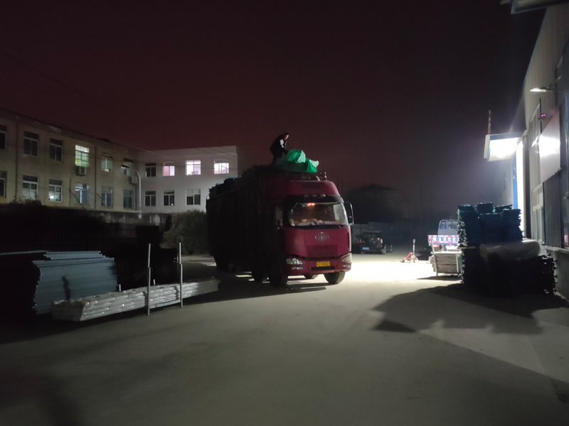 金用護欄2022年1月20日鋅鋼陽臺欄桿裝車發(fā)貨！