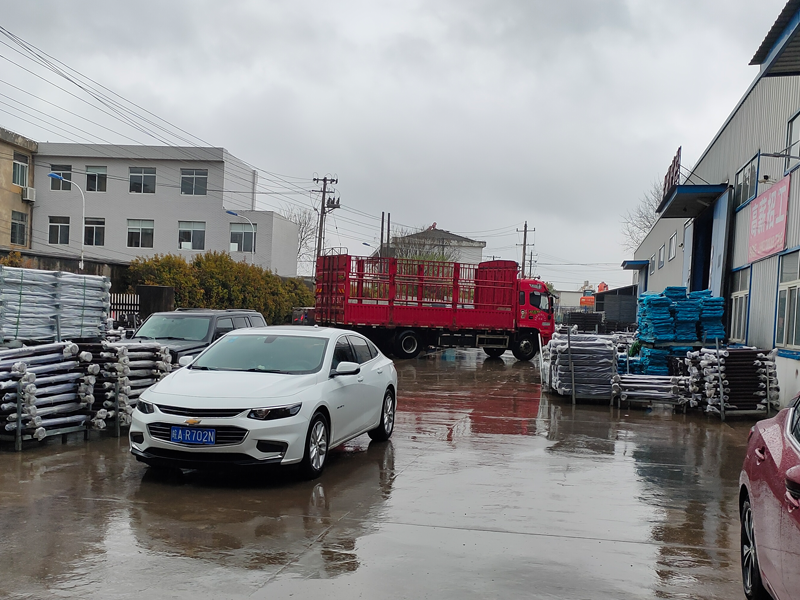 金用護欄2022年3月18日鋅鋼玻璃欄桿裝車發貨! 金用護欄2022年3月18日鋅鋼玻璃欄桿裝車發貨!