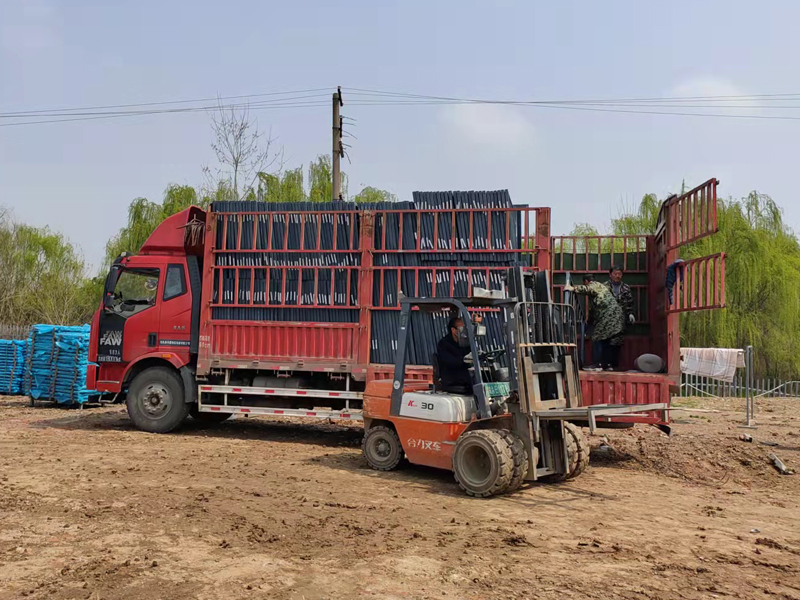 金用護欄2022年3月29日鋅鋼百葉窗裝車發貨! 金用護欄2022年3月29日鋅鋼百葉窗裝車發貨!