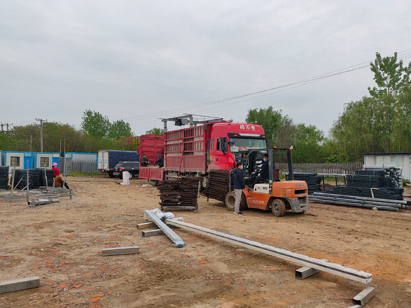 金用護欄2022年4月15日鋅鋼百葉窗裝車發貨！