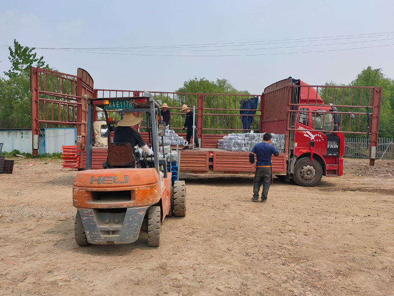 金用護欄2022年4月19日鋅鋼組裝式欄桿裝車發貨！