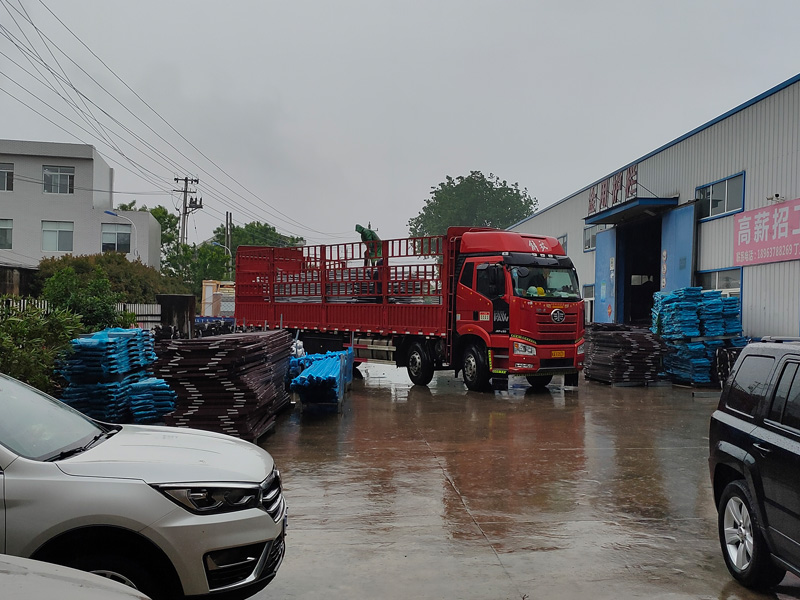 金用護(hù)欄2022年5月7日鋅鋼組裝欄桿裝車發(fā)貨! 金用護(hù)欄2022年5月7日鋅鋼組裝欄桿裝車發(fā)貨!