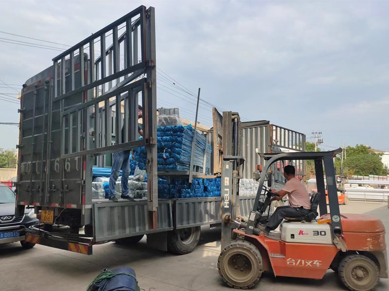 金用護欄2022年8月17日鋅鋼組裝護欄裝車發貨! 金用護欄2022年8月17日鋅鋼組裝護欄裝車發貨!