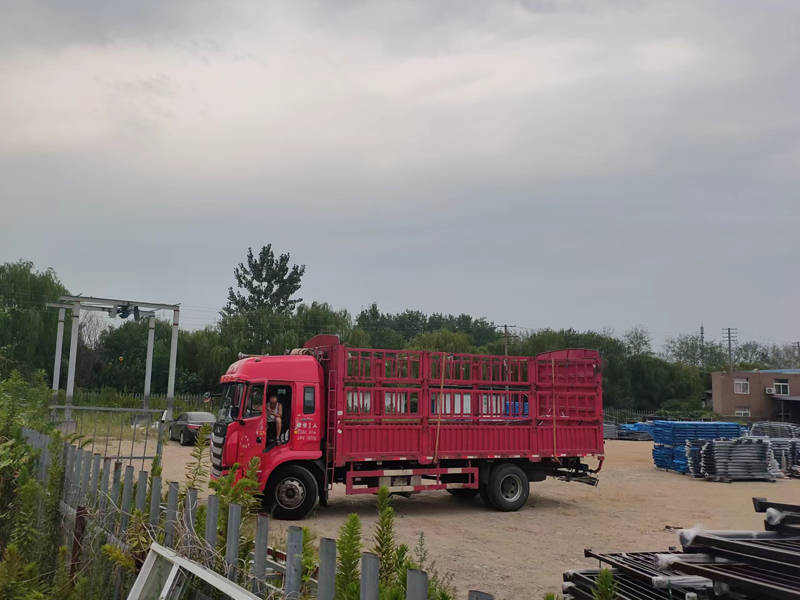 金用護欄2022年8月18日鋅鋼陽臺欄桿裝車發貨! 金用護欄2022年8月18日鋅鋼陽臺欄桿裝車發貨!