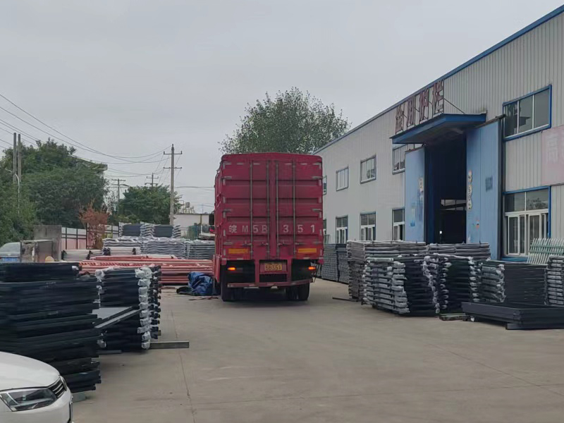 金用護欄2022年8月23日鋅鋼百葉窗裝車發貨! 金用護欄2022年8月23日鋅鋼百葉窗裝車發貨!