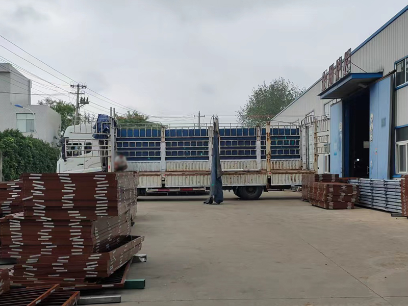 金用護欄2022年9月1日鋁合金百葉窗裝車發(fā)貨! 金用護欄2022年9月1日鋁合金百葉窗裝車發(fā)貨!