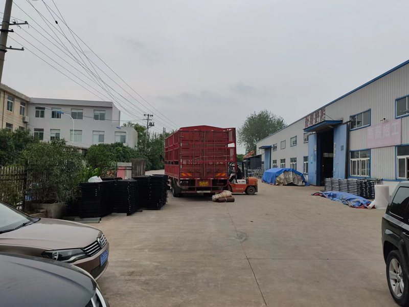 金用護欄2022年9月5日鋅鋼飄窗護欄裝車發貨！