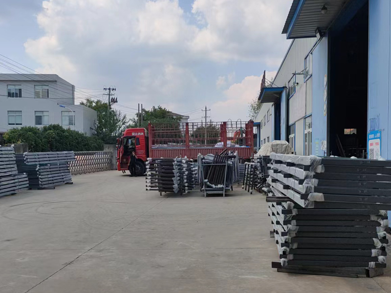 金用護(hù)欄2022年9月17日鋅鋼組裝護(hù)欄裝車發(fā)貨! 金用護(hù)欄2022年9月17日鋅鋼組裝護(hù)欄裝車發(fā)貨!