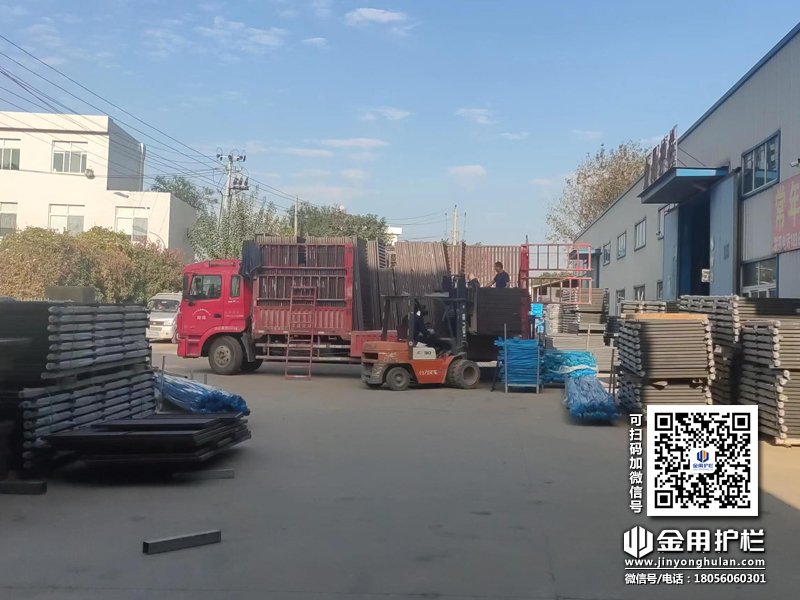 2023年11月2日鋅鋼百葉窗裝車發(fā)貨! 2023年11月2日鋅鋼百葉窗裝車發(fā)貨!