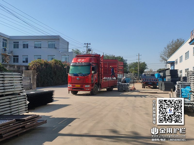 2023年11月4日鋅鋼組裝護欄裝車發(fā)貨! 2023年11月4日鋅鋼組裝護欄裝車發(fā)貨!