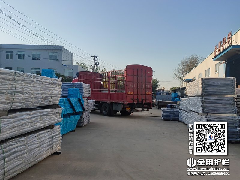 2023年11月7日鋅鋼陽臺護欄裝車發貨! 2023年11月7日鋅鋼陽臺護欄裝車發貨!