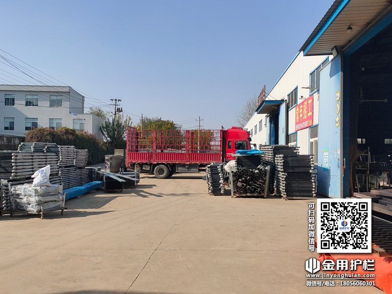 2023年12月2日鋅鋼護窗欄桿裝車發貨! 2023年12月2日鋅鋼護窗欄桿裝車發貨!