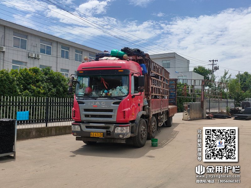 2024年6月24日鋅鋼空調欄桿裝車發貨！